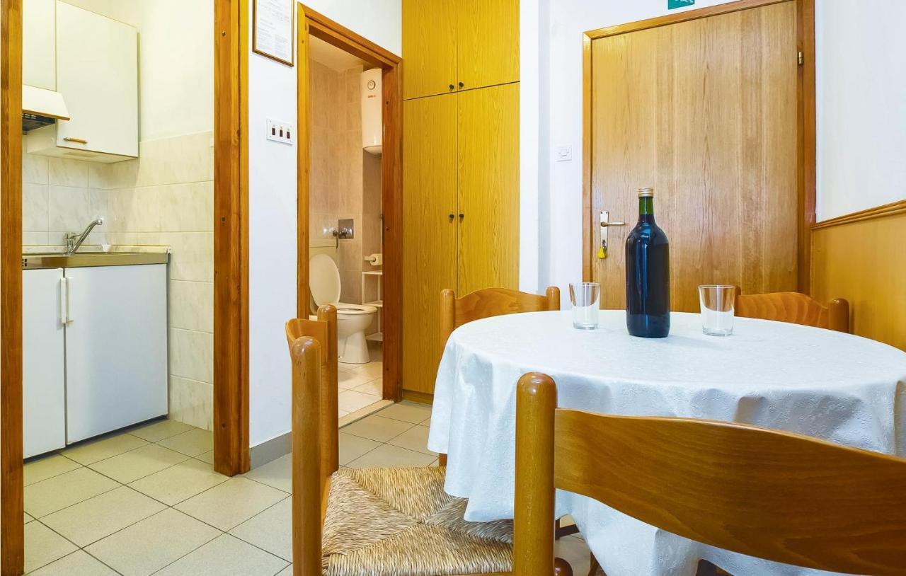Cozy Apartment In Lokva Rogoznica With Wifi Esterno foto