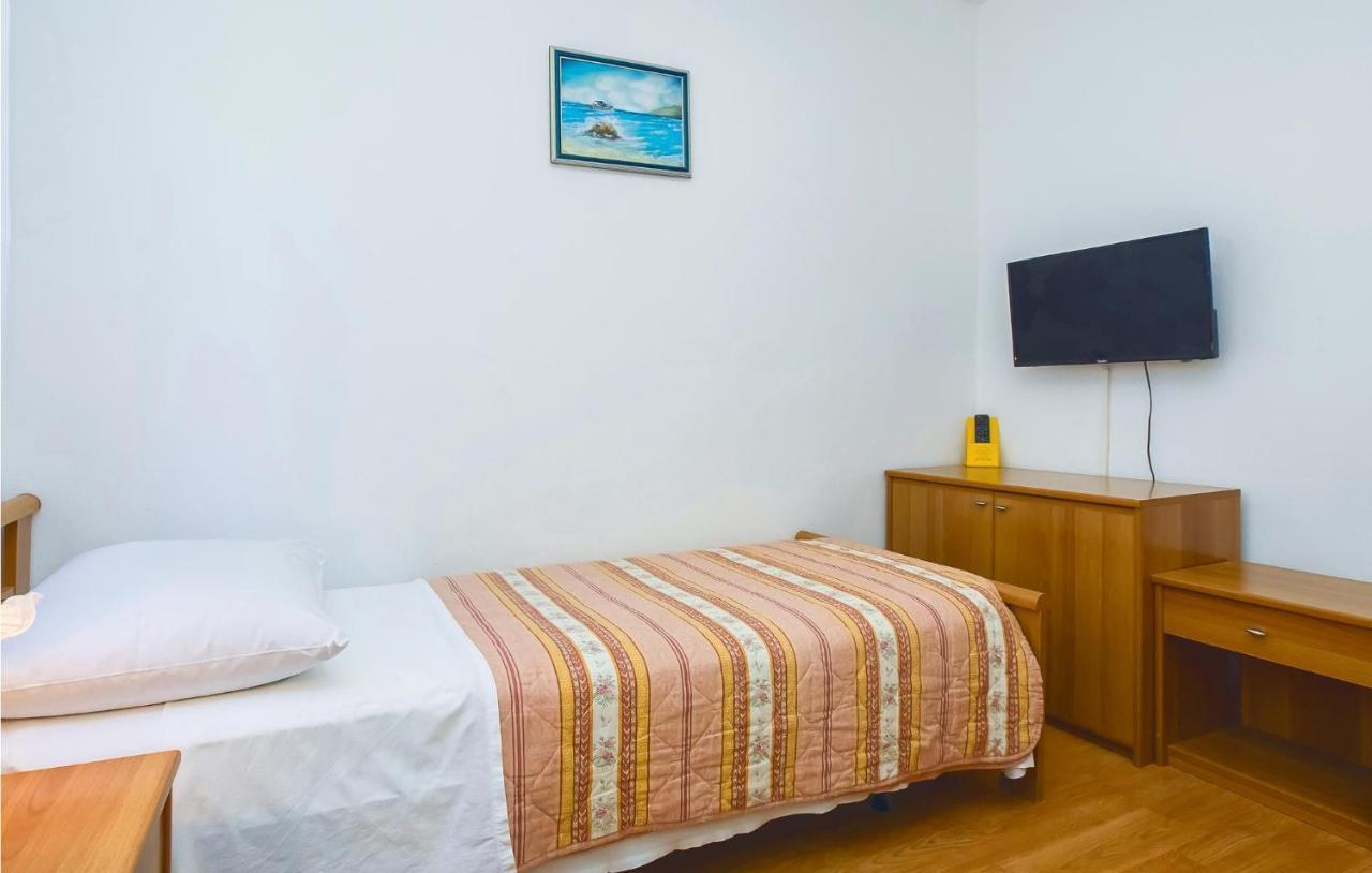 Cozy Apartment In Lokva Rogoznica With Wifi Esterno foto