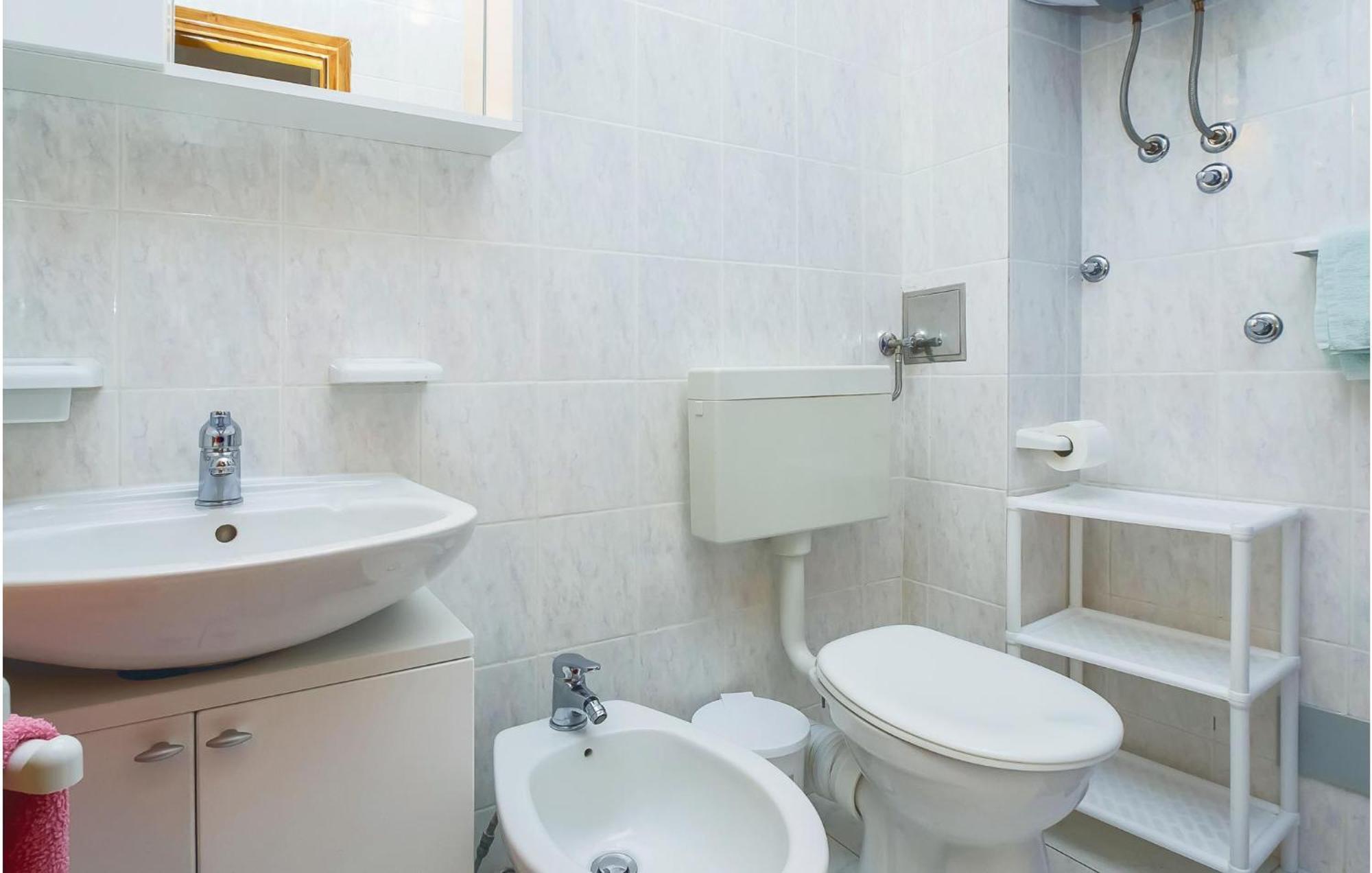 Cozy Apartment In Lokva Rogoznica With Wifi Esterno foto