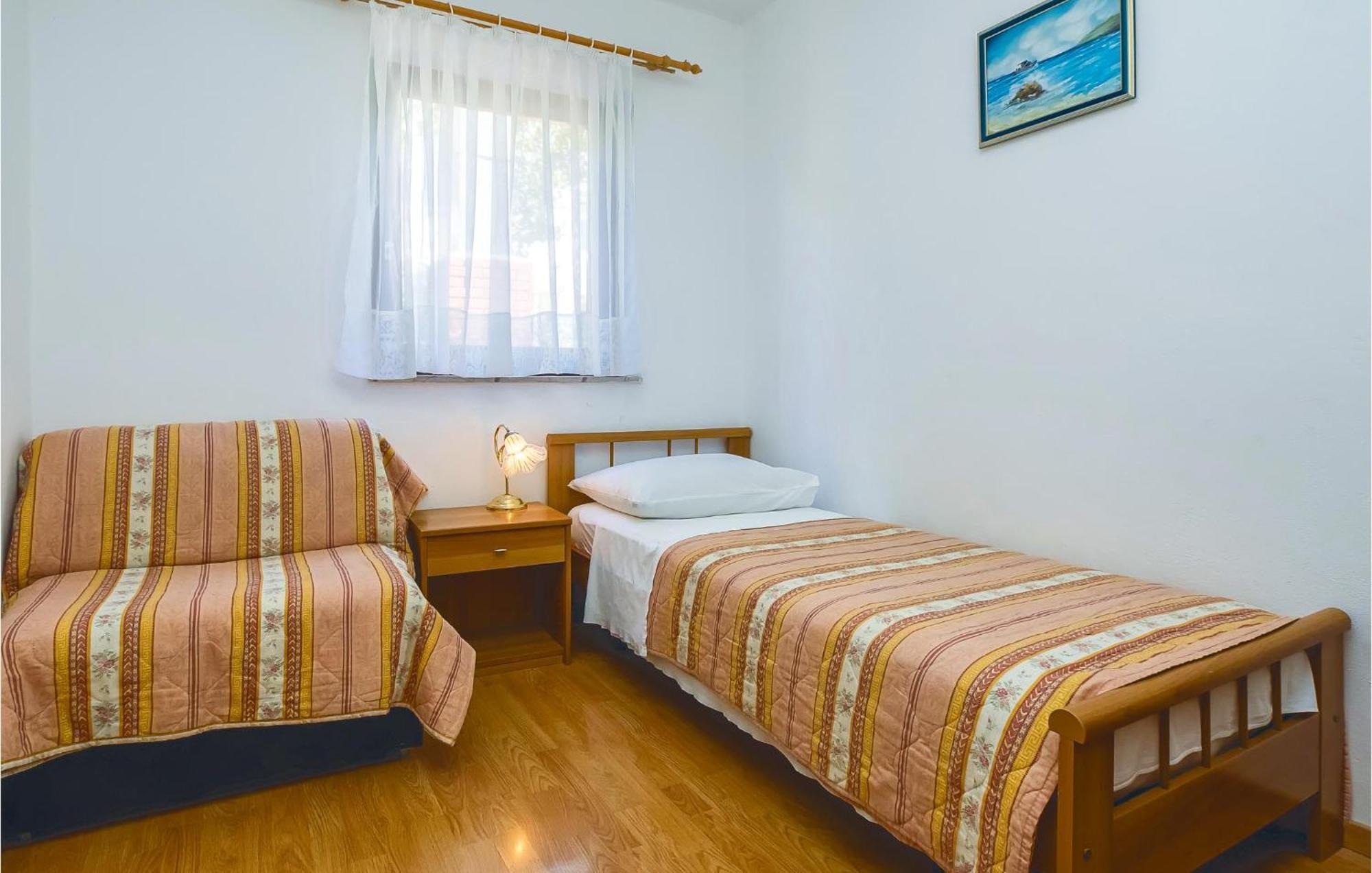 Cozy Apartment In Lokva Rogoznica With Wifi Esterno foto